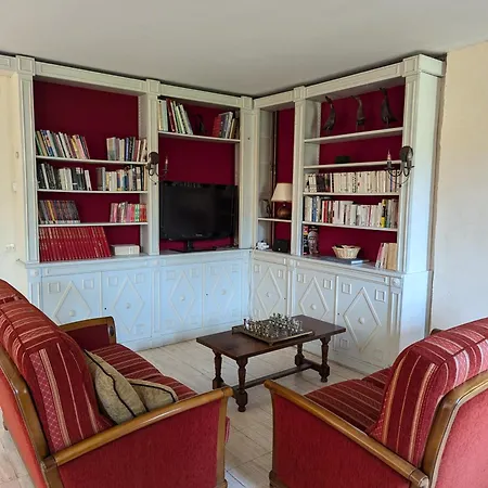 Holiday home Manoir Perigord Noir/piscine Chauffee/etang&foret *